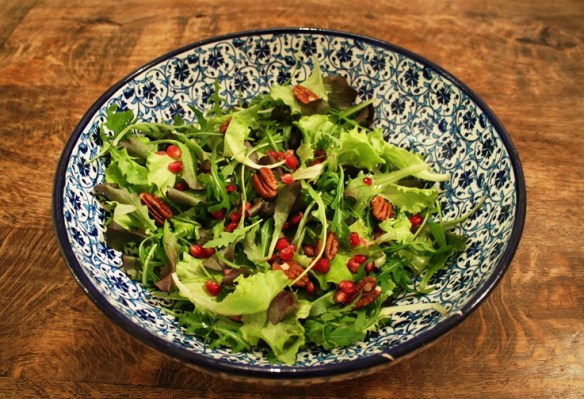 Salade met pecannoten en granaatappelpitjes site bw