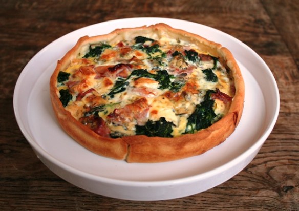 Hartige taart met spinazie, ham en blauwe kaas 2