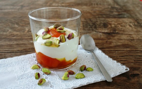 Griekse yoghurt met abrikozen en pistachenoten