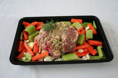 Lamsbout gevuld met Rozemarijn en Pijnboompitten