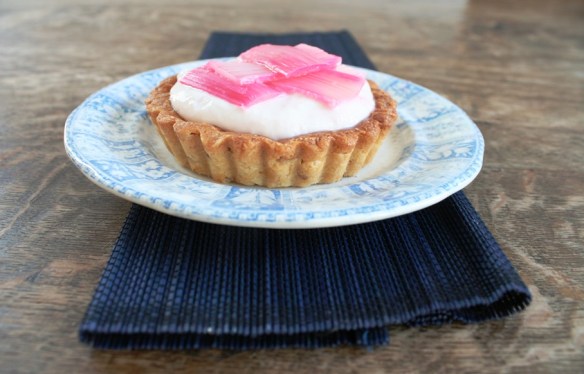 Romig notentaartje met rabarber