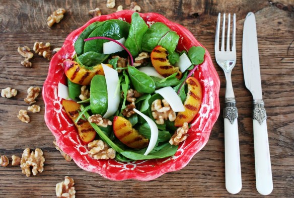 Salade met gegrilde nectarine en geitenkaas