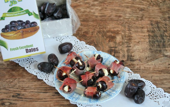 Dadels met monchou en Parmaham